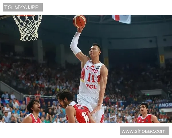 易建联在2007年对阵雄鹿与山猫的精彩表现回顾与分析